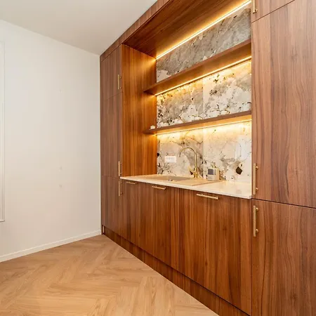 La Deluxe- Gold * Vir