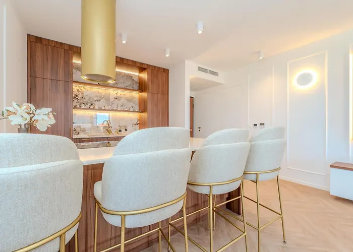 La Deluxe- Gold Apartment