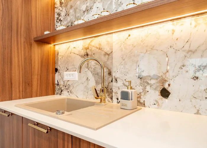 La Deluxe- Gold Apartment Vir